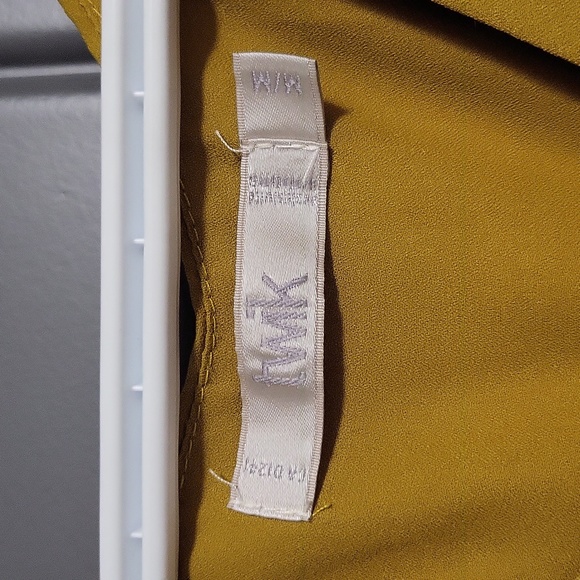 Sleeveless Crop - Picture 3 of 4